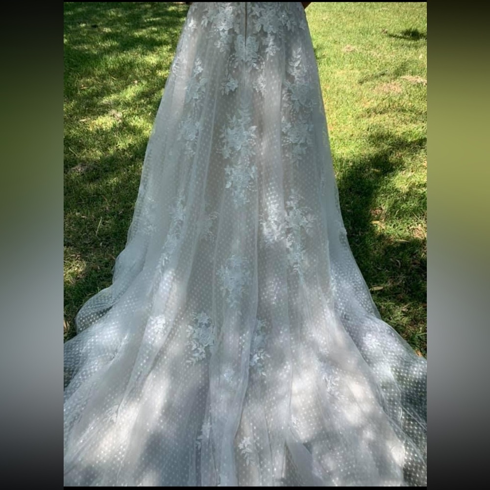 New wedding dress - Picture 7 of 7